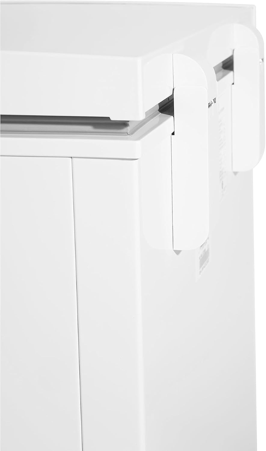 3.5 cu. ft. Square Model Chest Freezer DOE Front mounted mechanical thermostat: Easy to use, adjustable variable temperature range