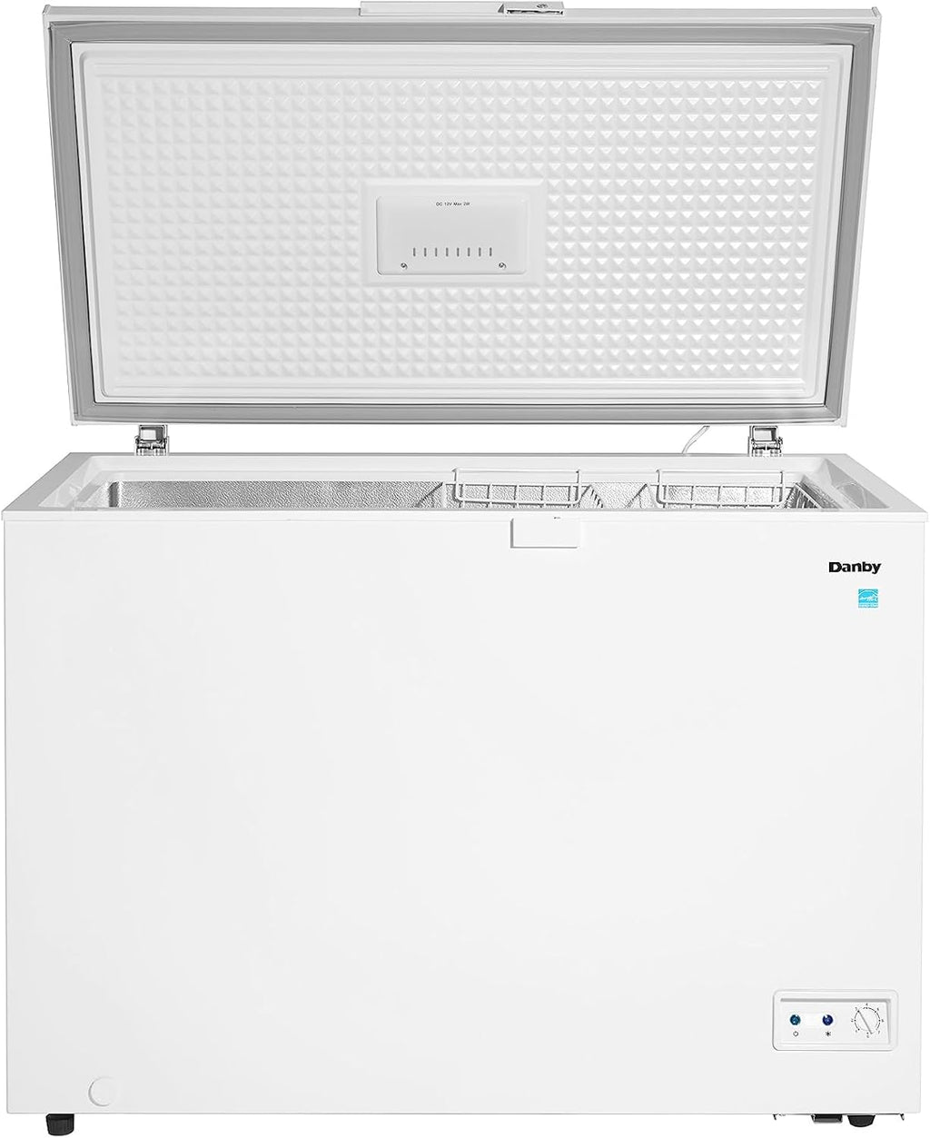 10.00 cu. ft. Chest Freezer in White Garage Ready: Freezer can perform in temperatures from 0°F to 110°F (-17°C to 43°C).