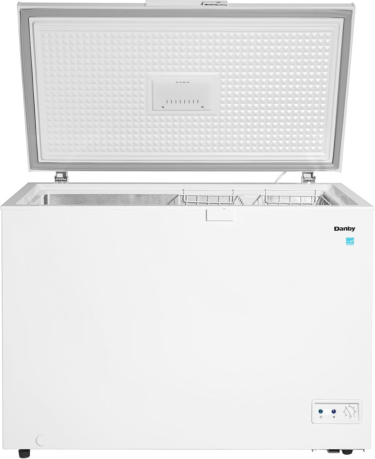 10.00 cu. ft. Chest Freezer in White Garage Ready: Freezer can perform in temperatures from 0°F to 110°F (-17°C to 43°C).