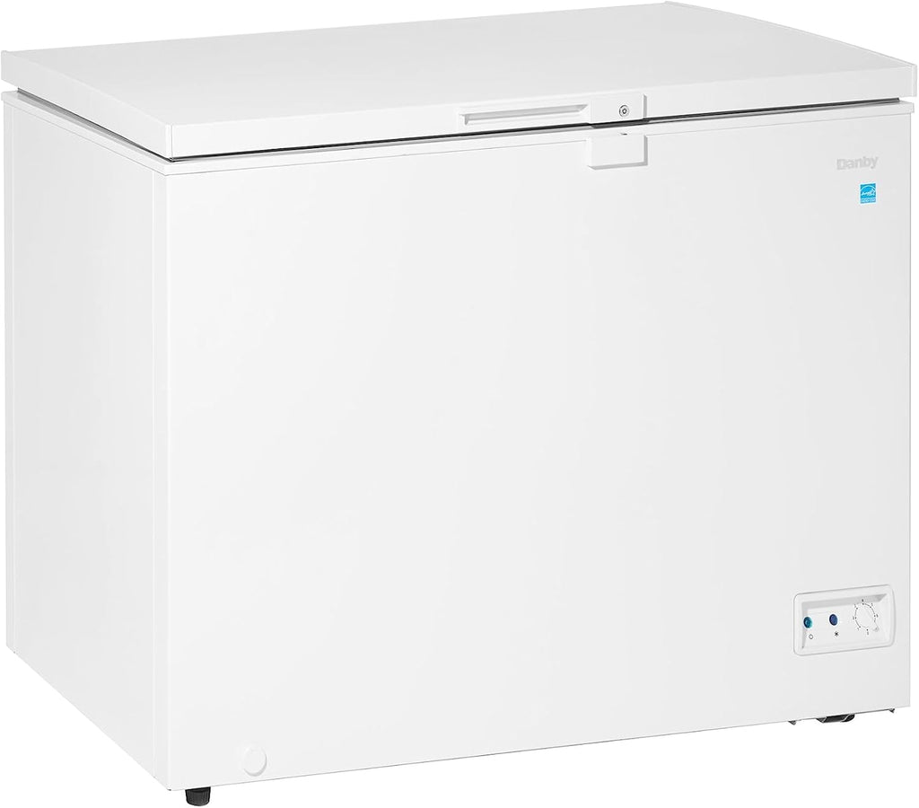10.00 cu. ft. Chest Freezer in White Garage Ready: Freezer can perform in temperatures from 0°F to 110°F (-17°C to 43°C).