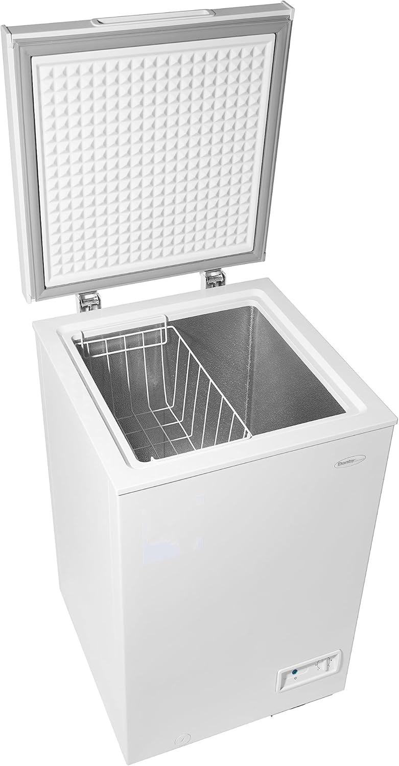 3.5 cu. ft. Square Model Chest Freezer DOE Front mounted mechanical thermostat: Easy to use, adjustable variable temperature range