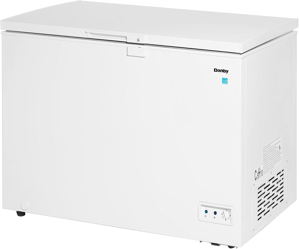 10.00 cu. ft. Chest Freezer in White Garage Ready: Freezer can perform in temperatures from 0°F to 110°F (-17°C to 43°C).