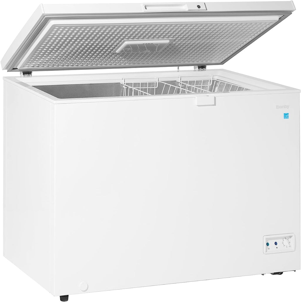 10.00 cu. ft. Chest Freezer in White Garage Ready: Freezer can perform in temperatures from 0°F to 110°F (-17°C to 43°C).