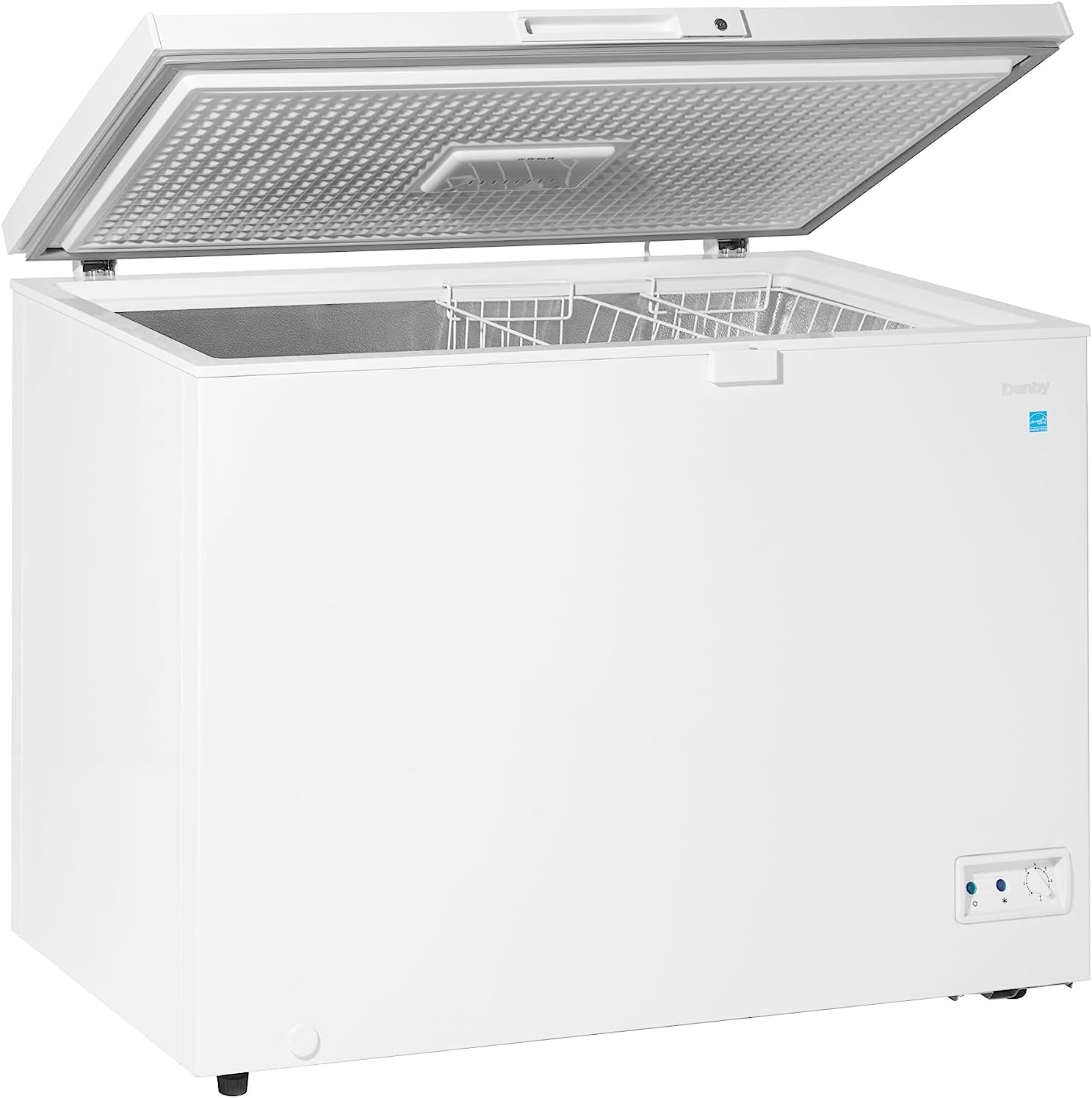 10.00 cu. ft. Chest Freezer in White Garage Ready: Freezer can perform in temperatures from 0°F to 110°F (-17°C to 43°C).
