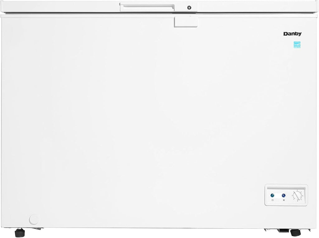 10.00 cu. ft. Chest Freezer in White Garage Ready: Freezer can perform in temperatures from 0°F to 110°F (-17°C to 43°C).